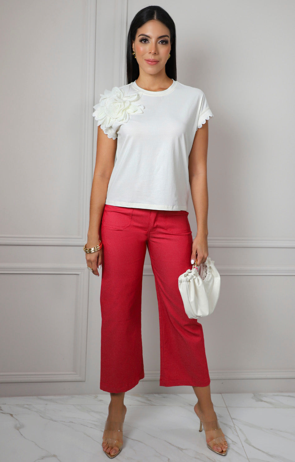 Blusa con detalle floral de encaje