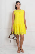 Vestido corto con bordado