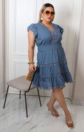 Vestido corto con encaje floral y mangas globo