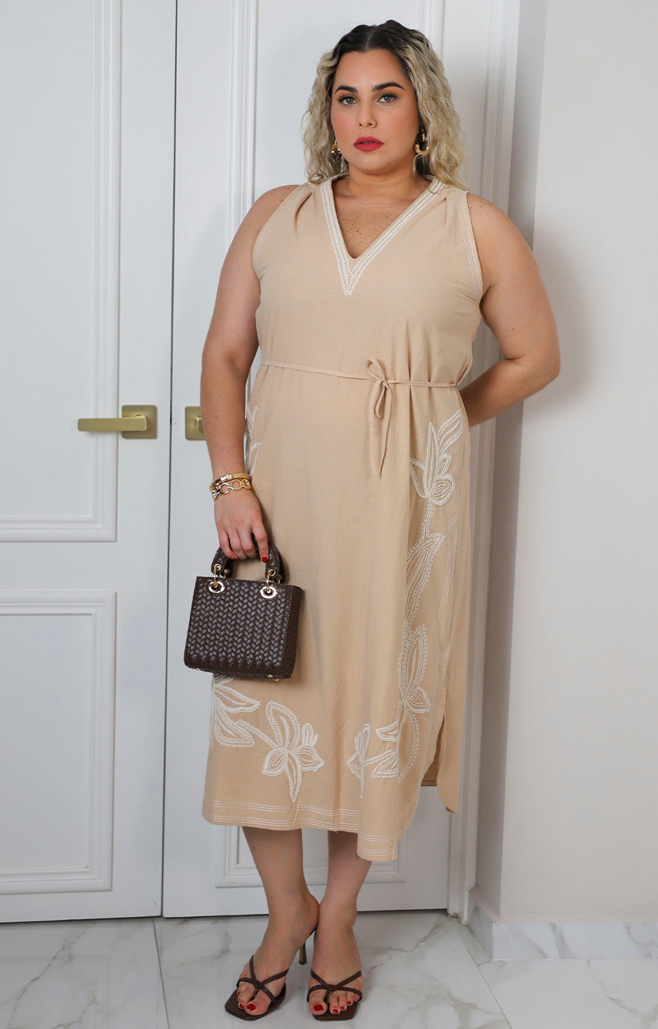 Vestido con bordado floral