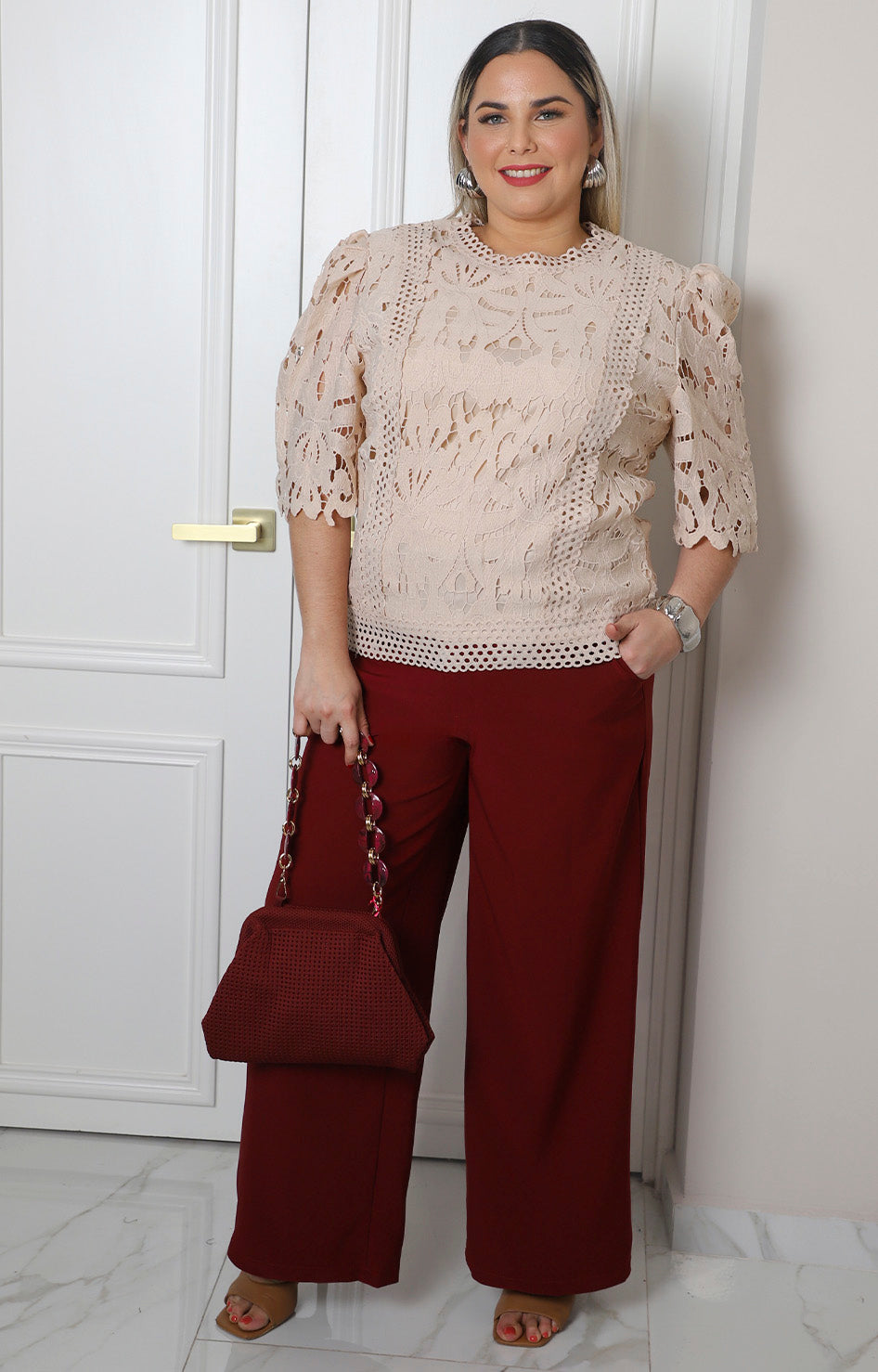 Blusa de guipur con mangas 3/4