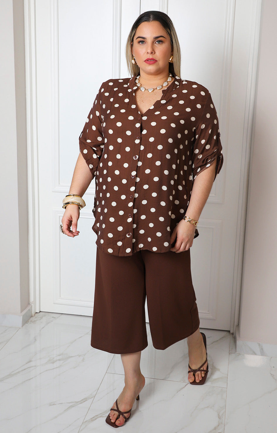Blusa camisera de manga 3/4 y polka dots