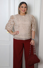 Blusa de guipur con mangas 3/4