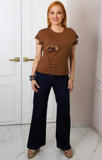 Blusa café con flor 3D