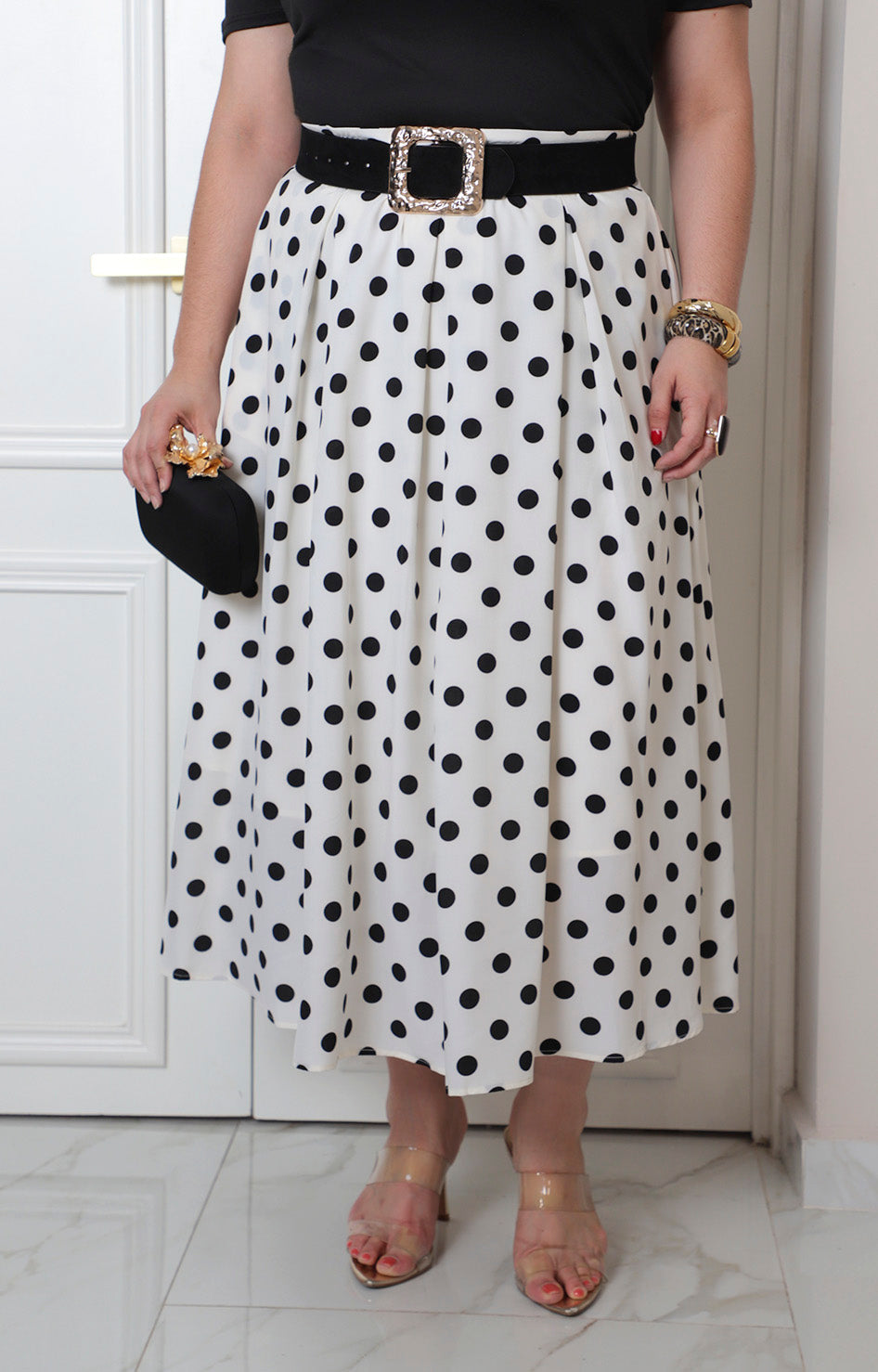 Falda midi beige de puntos negros