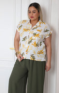 Blusa camisera con estampado de hojas