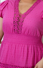 Vestido corto con encaje floral y mangas globo