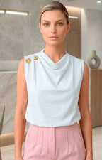 Blusa drapeada con detalles dorados