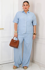 Conjunto azul con diseño 3D
