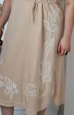 Vestido con bordado floral