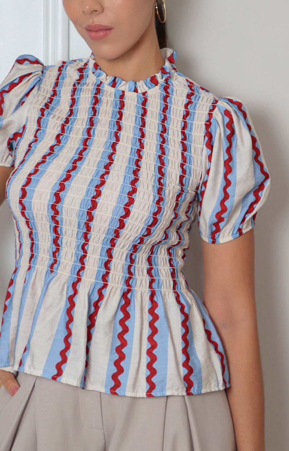 Blusa estampado de rayas fruncida