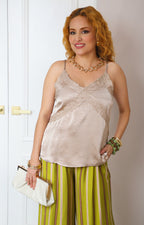Blusa lencera satinada con encaje