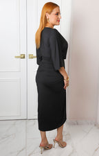 Vestido negro con escote en v drapeado