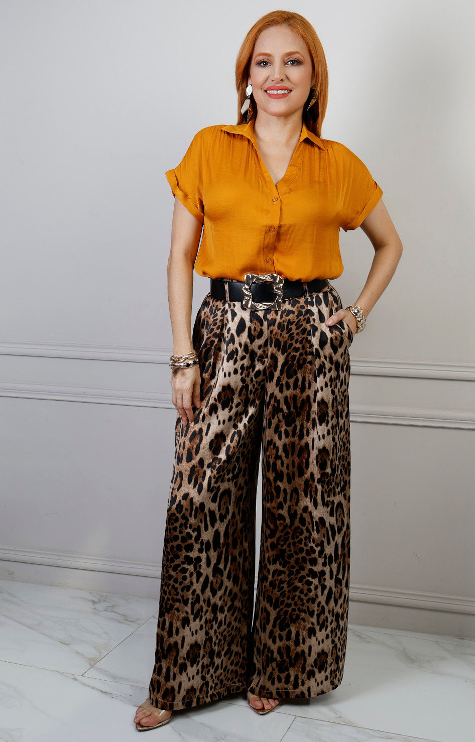 Blusa morada Boutiquemirel de corte regular, escote en V y botones frontales
