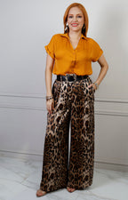 Blusa morada Boutiquemirel de corte regular, escote en V y botones frontales