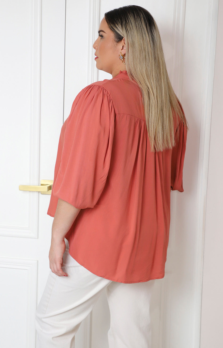 Blusa escote en V con mangas globo