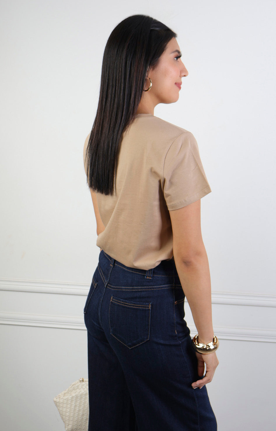 Blusa regular Boutiquemirel con detalles dorados y botones delanteros