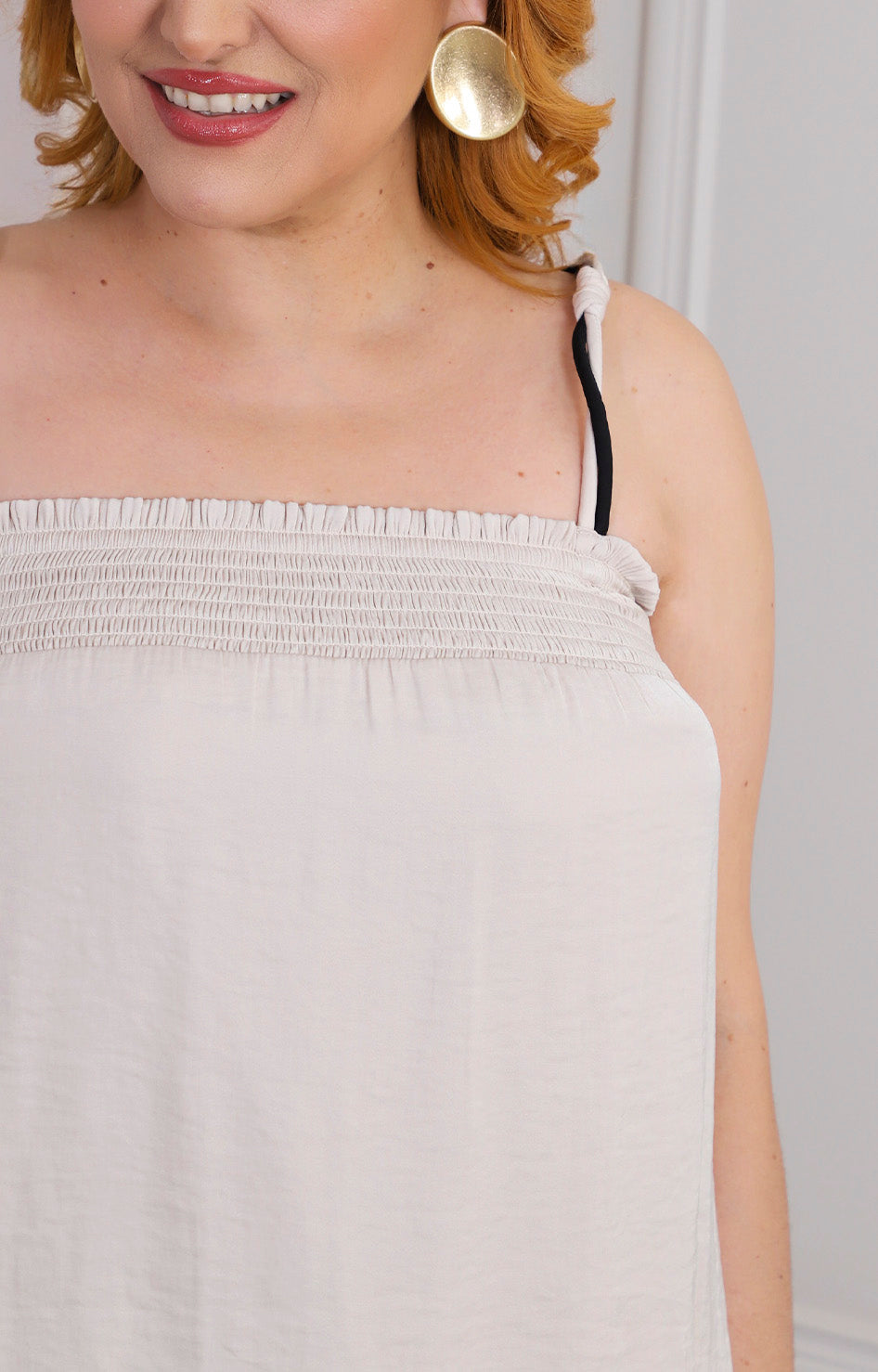 Blusa de tirantes con escote recto