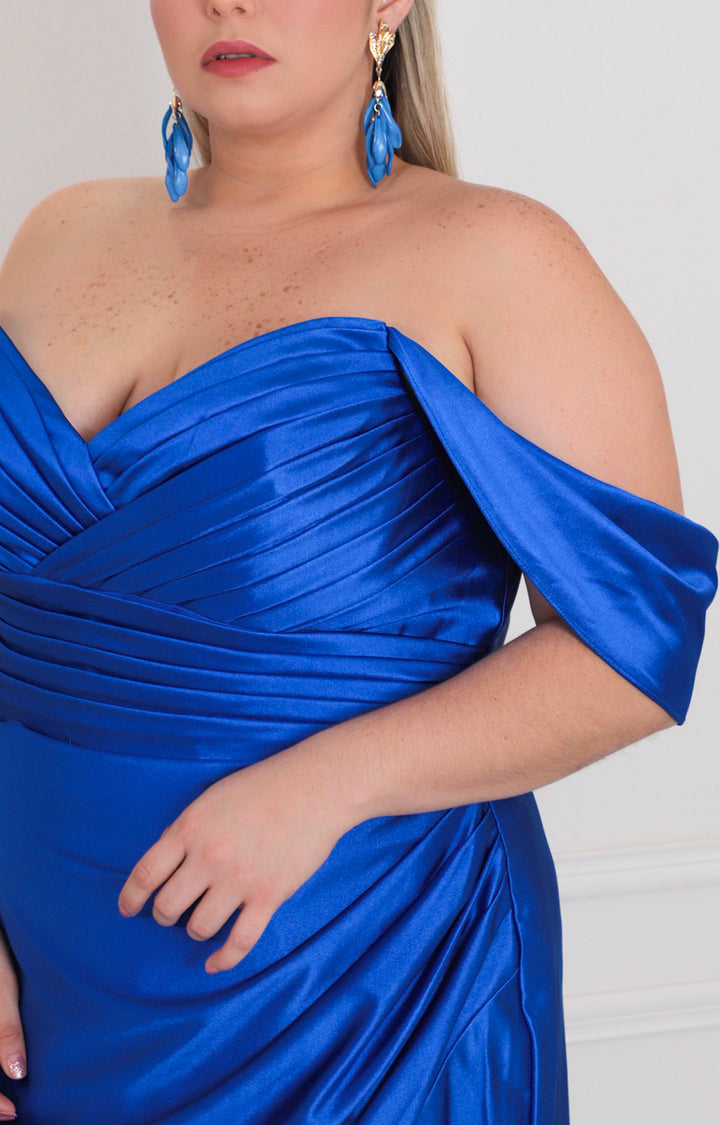 Vestido azul rey satinado con apertura