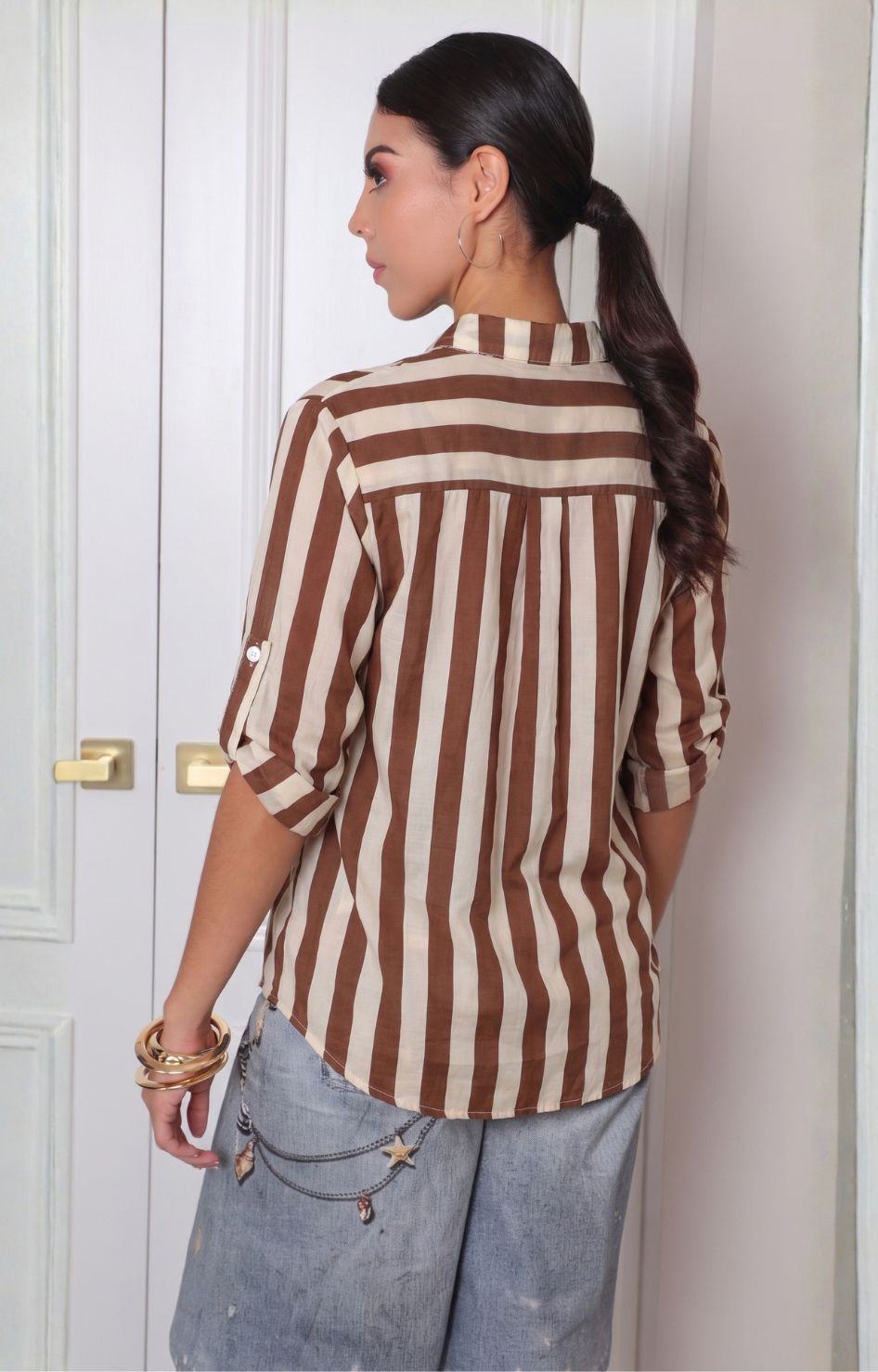 Blusa camisera a rayas con mangas ajustables