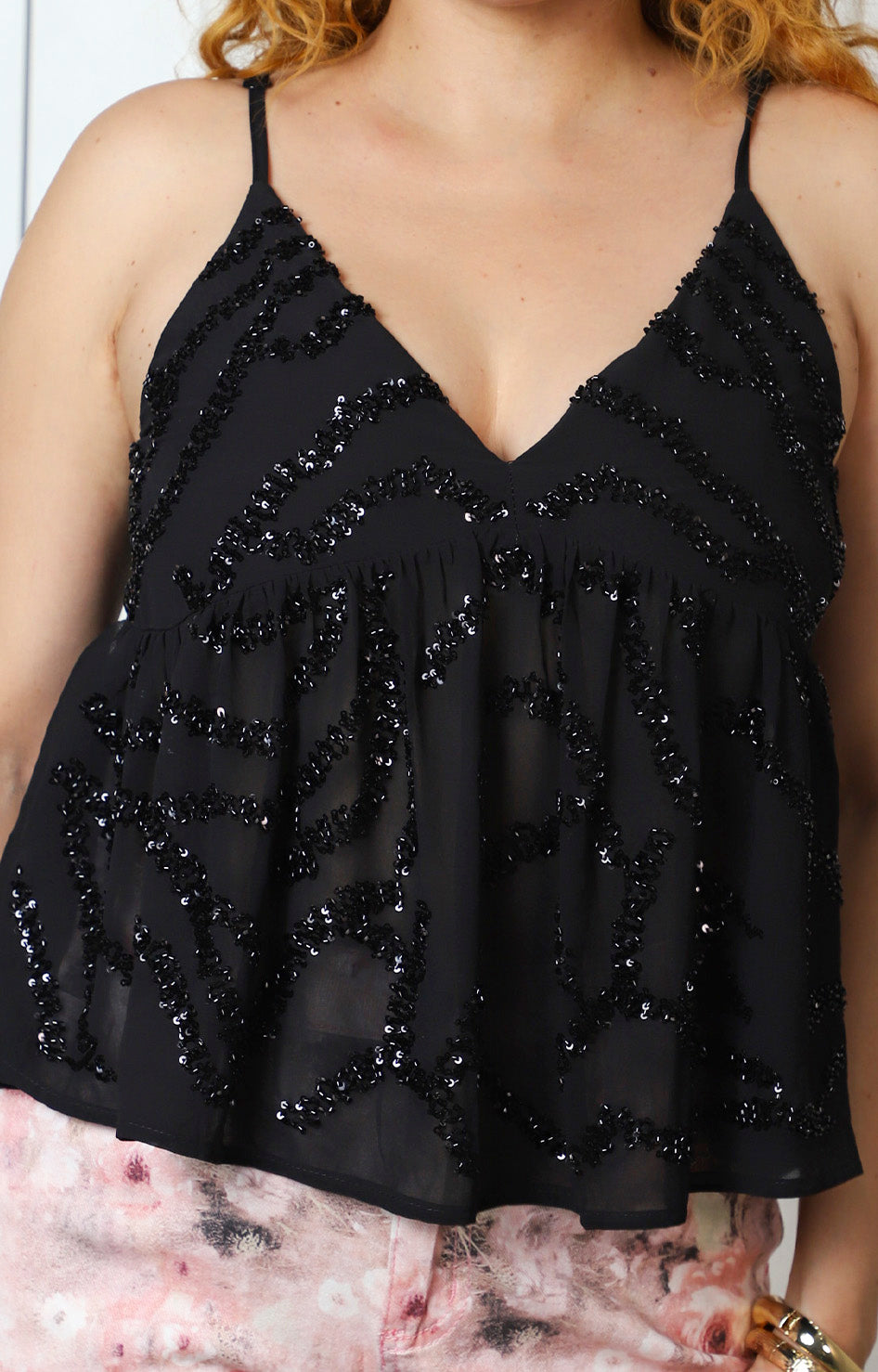 Blusa con escote en V y lentejuelas