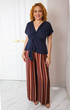 Blusa cruzada con mangas tipo capa