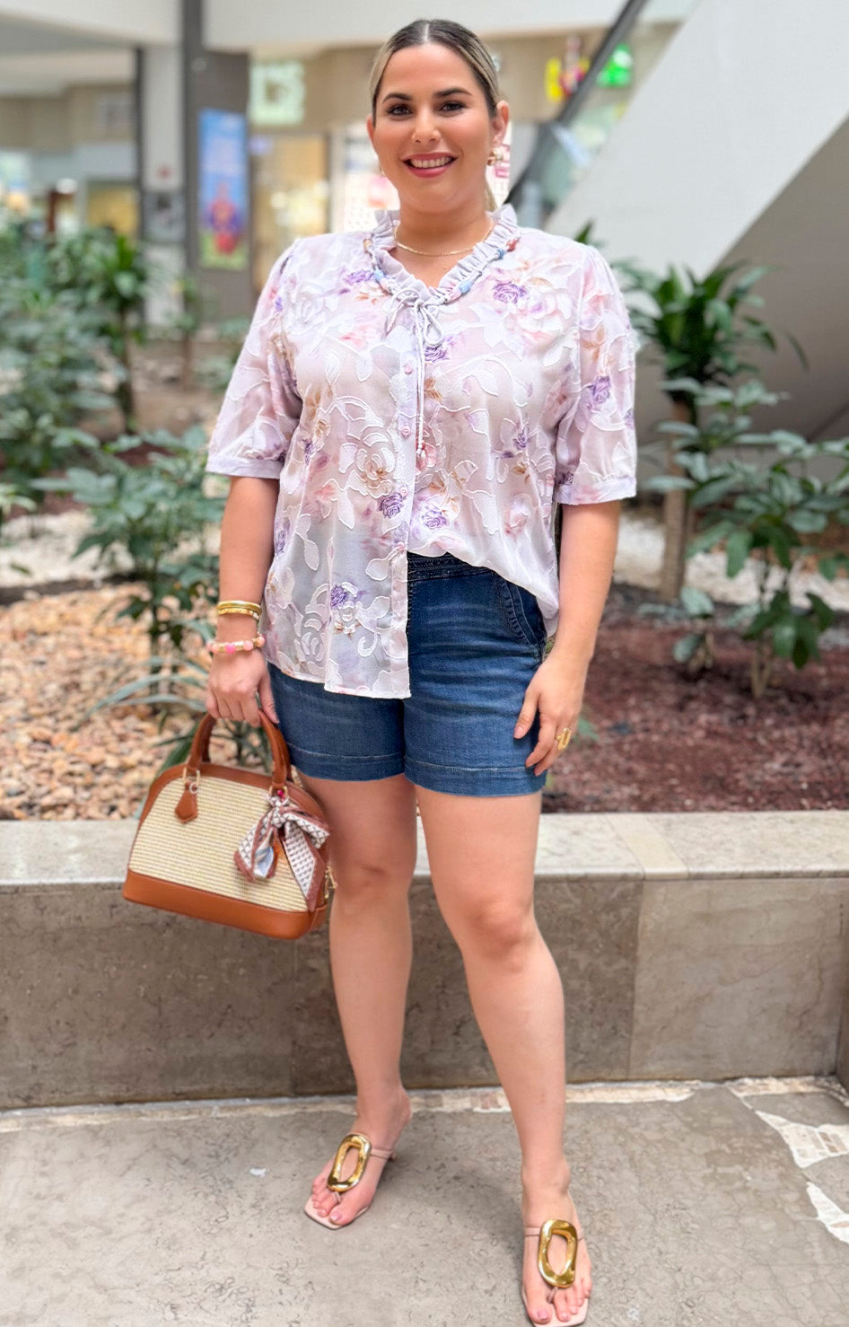 Blusa con estampado floral y bordado