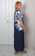 Vestido largo regular de Boutiquemirel con estampado circular, manga larga y cuello de solapa, en tejido ligero y fluido.