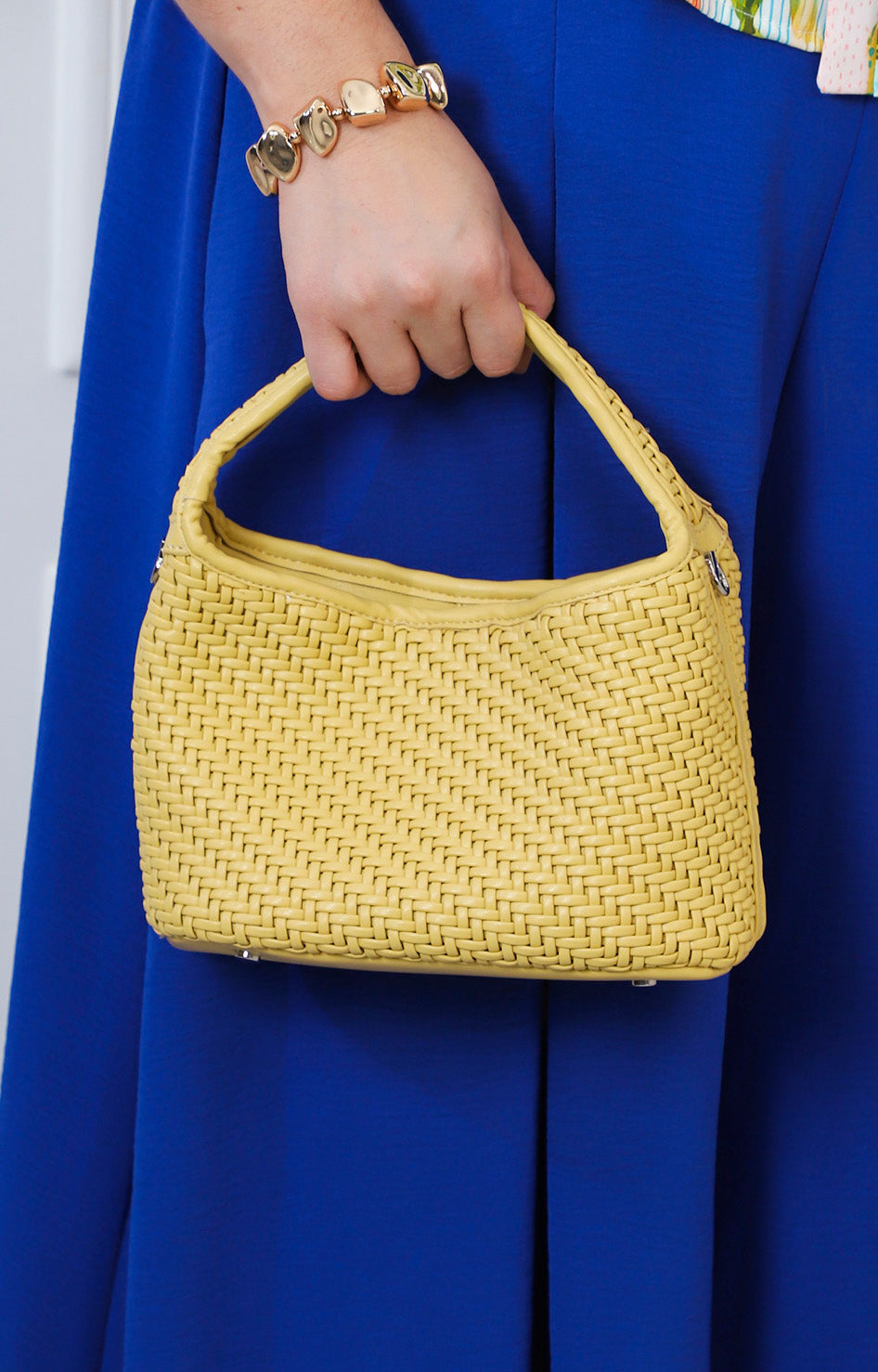 Bolsa amarilla hobo trenzada
