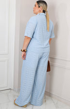 Conjunto azul con diseño 3D