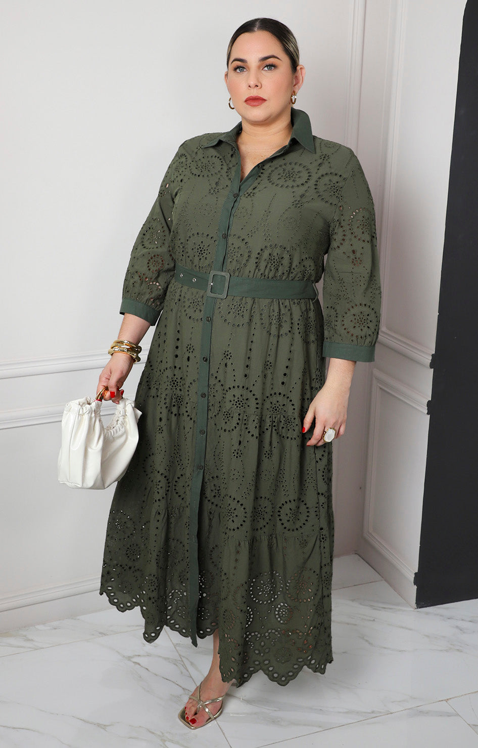 Vestido camisero con bordado y cinturón