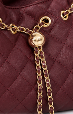 Bolsa acolchada con cadena