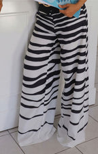 Pantalón a rayas negro y blanco