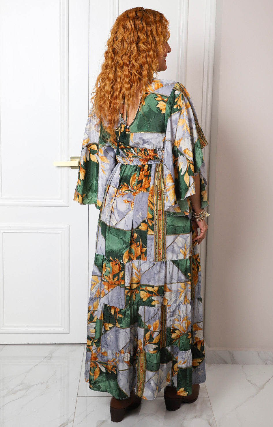 Vestido con escote en V y estampado floral