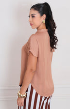 Blusa lisa con mangas
