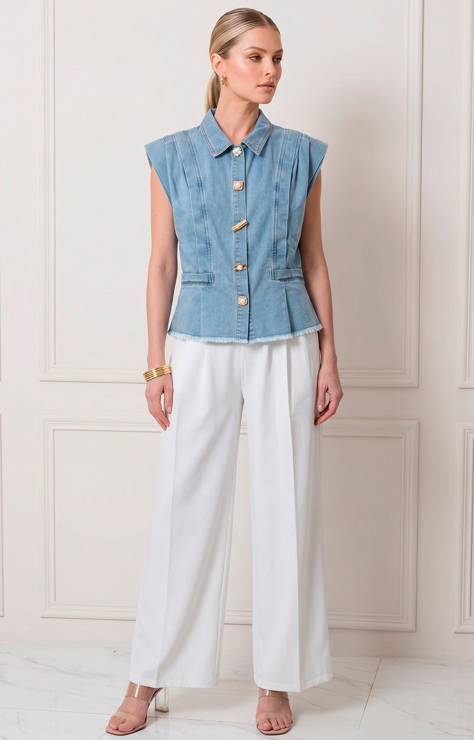 Blusa de mezclilla con botones dorados