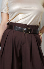 Pantalón plisado de pierna ancha con cinturón