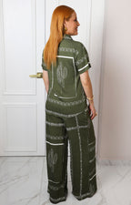 Conjunto verde con estampado de cactus