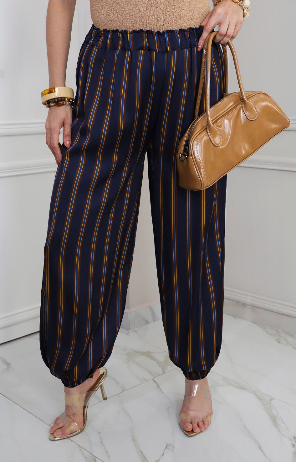Pantalón azul jogger de rayas