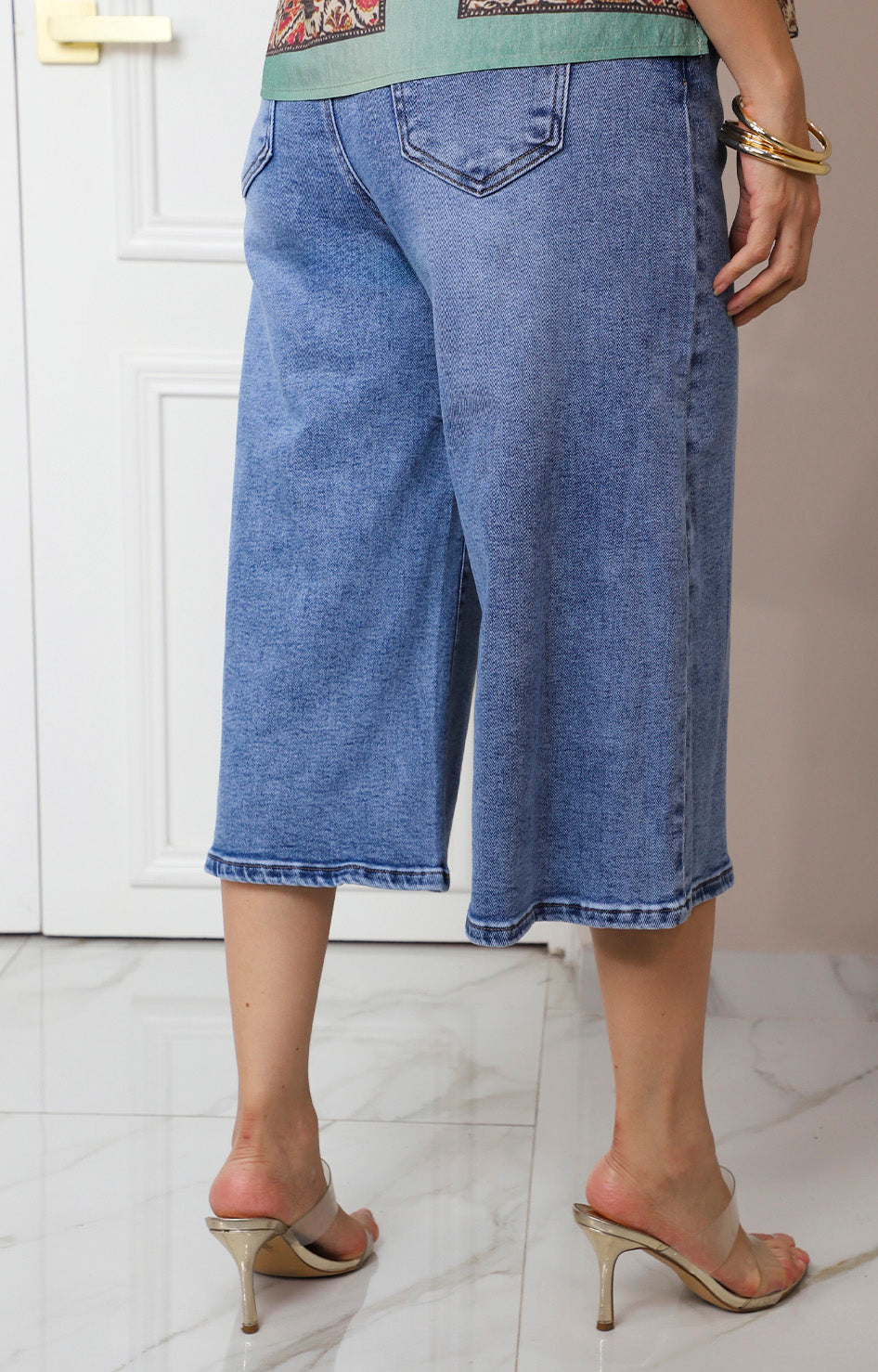 Capri de mezclilla azul wide leg