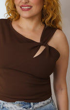 Blusa asimétrica con detalle frontal