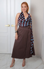 Blusa halter de lunares con drapeado al cuello de la marca Boutiquemirel, en color negro con diseño elegante y femenino.