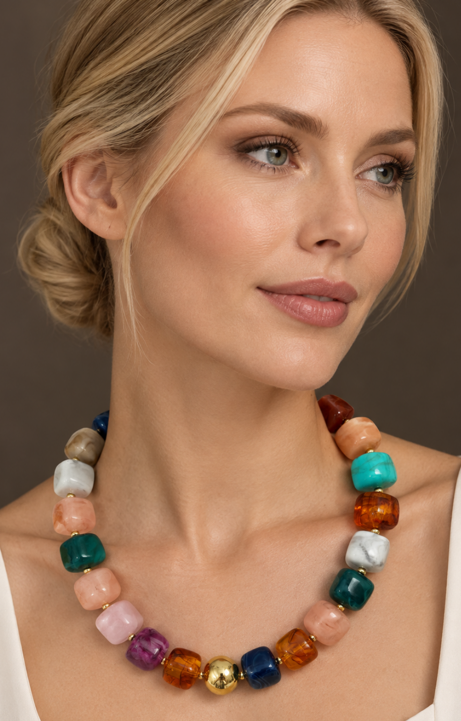 Collar de piedras grandes multicolor