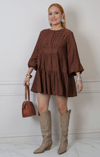 Vestido corto café Boutiquemirel con textura fruncida y corte regular