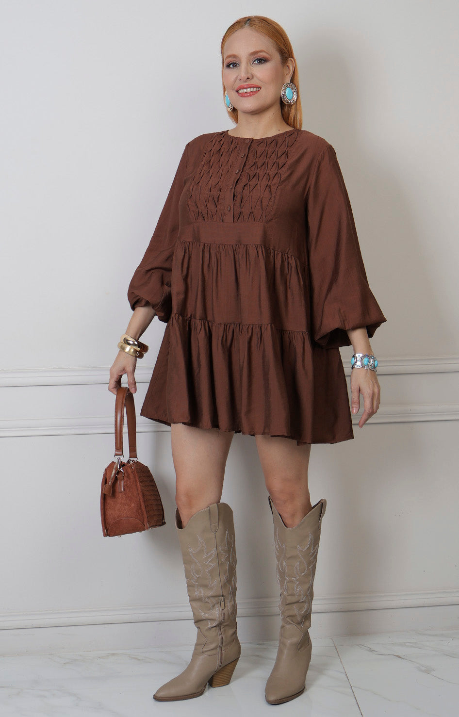 Vestido corto café Boutiquemirel con textura fruncida y corte regular