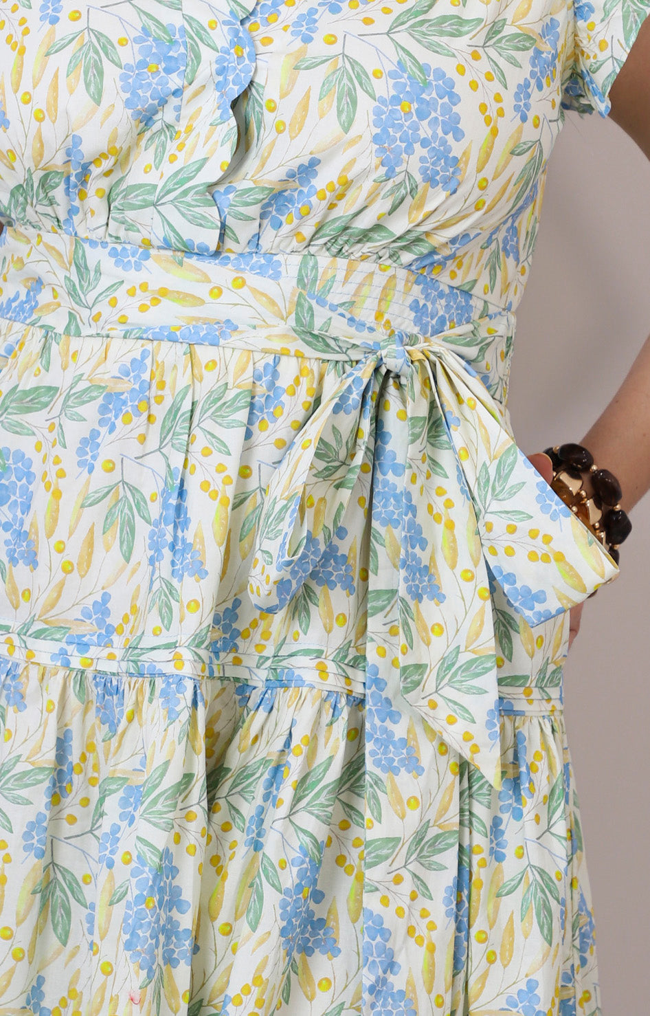 Vestido midi floral con olanes