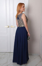 Vestido largo con aplicaciones doradas