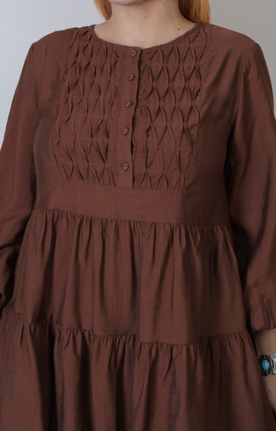 Vestido corto café Boutiquemirel con textura fruncida y corte regular