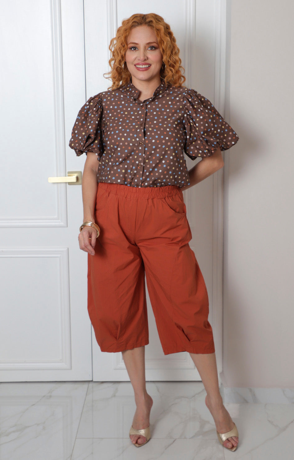 Blusa con polka dots y mangas globo