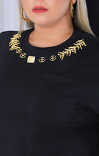 Blusa lisa con aplicaciones
